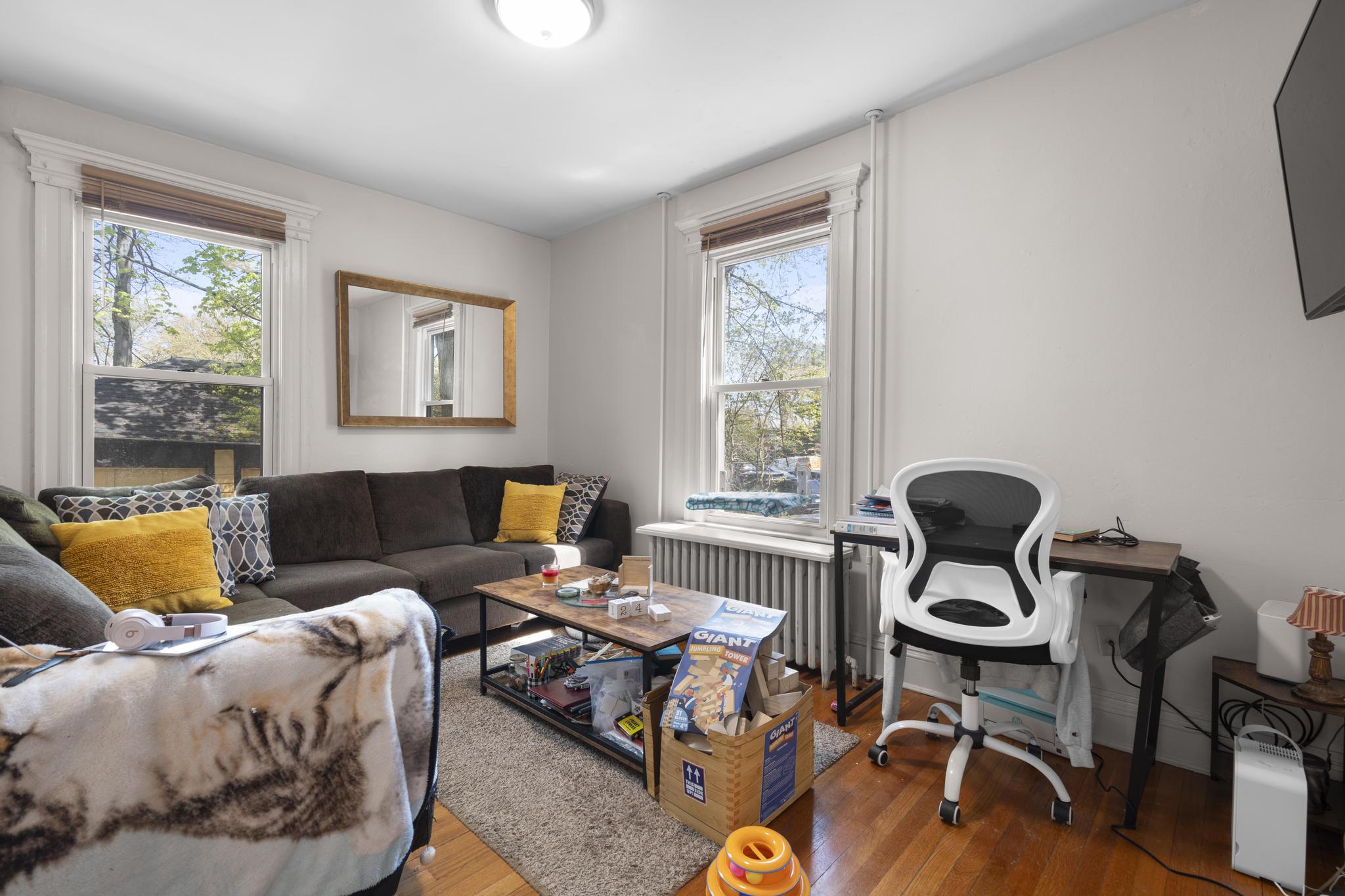 86 Oakwood Ave photo 3